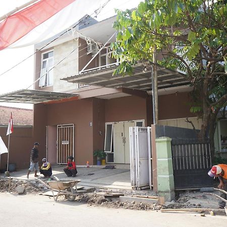 Hotel Spot On 93611 Kost Pak Suyatno Syariah 2 Ponorogo Zewnętrze zdjęcie