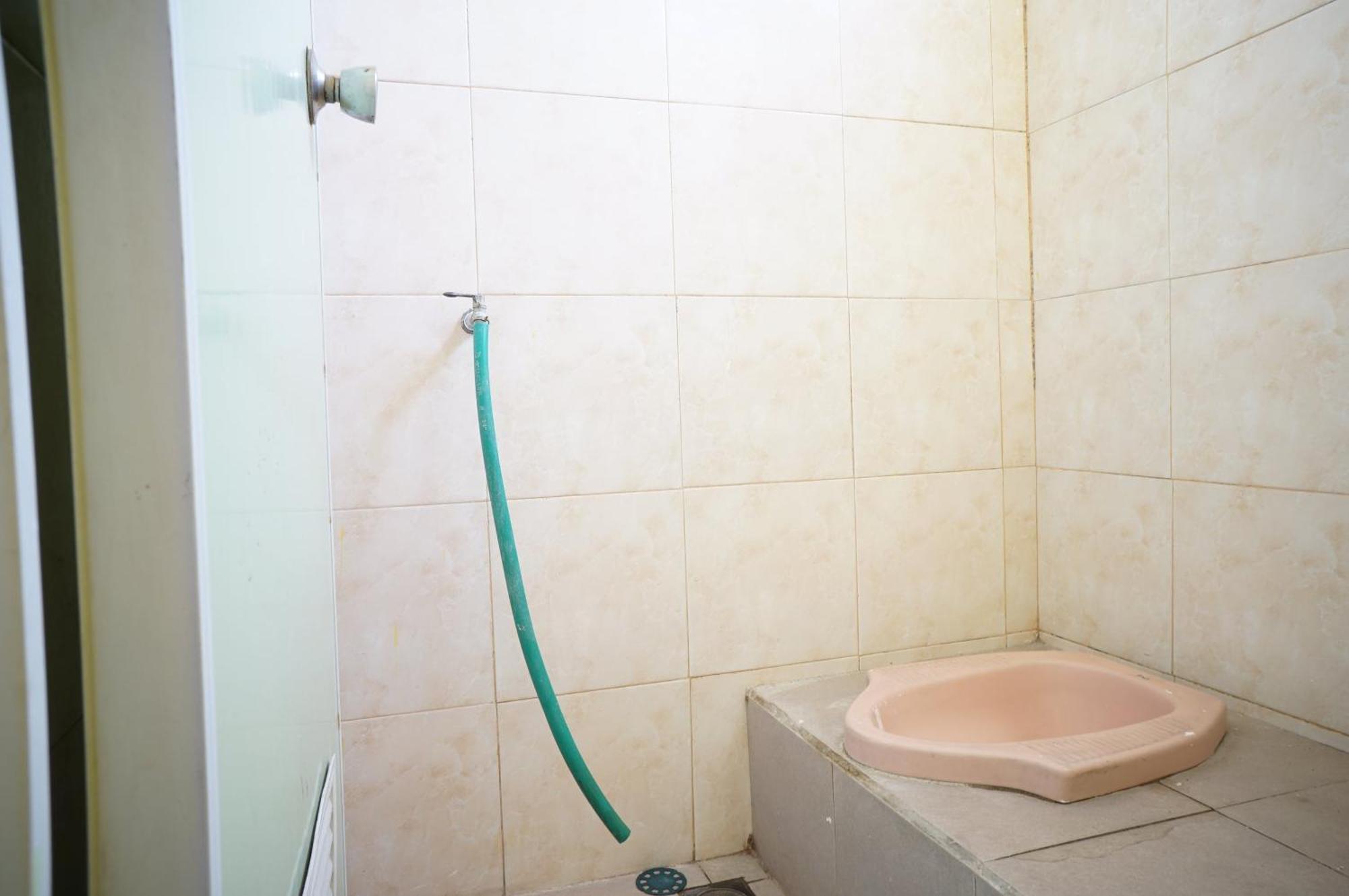 Hotel Spot On 93611 Kost Pak Suyatno Syariah 2 Ponorogo Zewnętrze zdjęcie